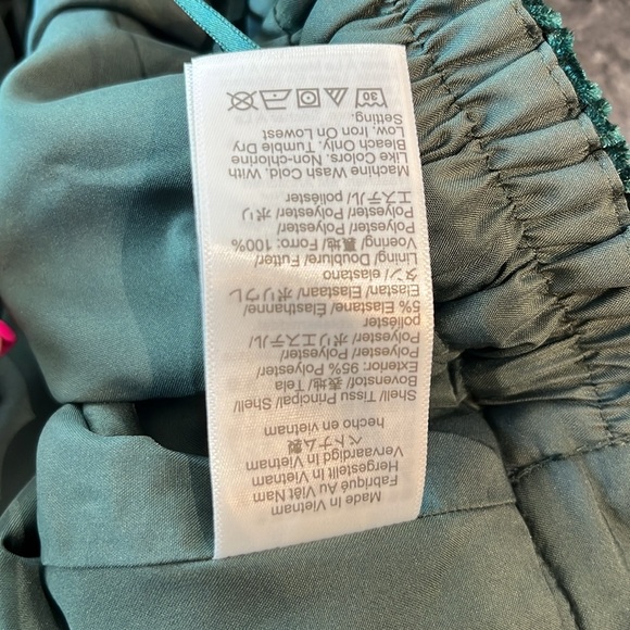 Elegant Velvet Skirt - Picture 6 of 7